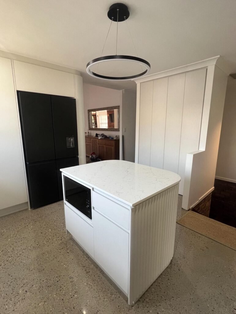 Black & White Kitchen 2